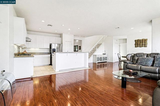 5701 Oakmont Dr, Richmond, CA 94806