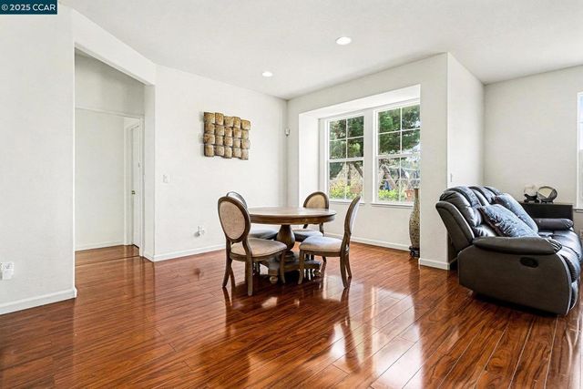 5701 Oakmont Dr, Richmond, CA 94806