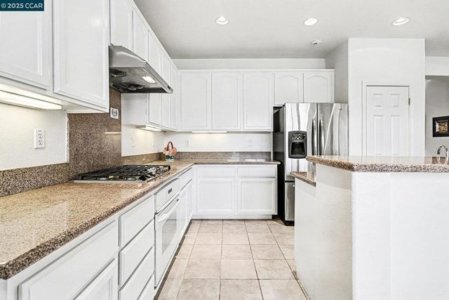 5701 Oakmont Dr, Richmond, CA 94806