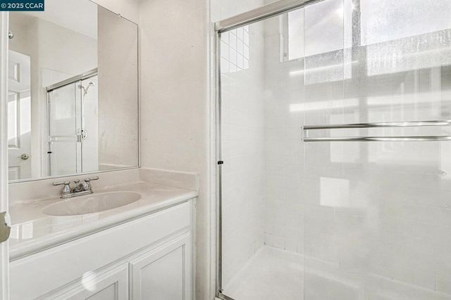 5701 Oakmont Dr, Richmond, CA 94806