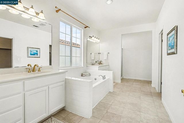 5701 Oakmont Dr, Richmond, CA 94806