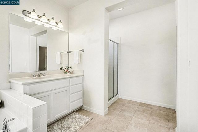 5701 Oakmont Dr, Richmond, CA 94806