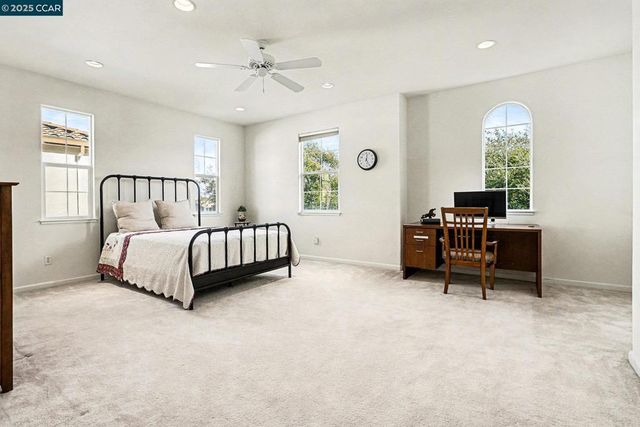 5701 Oakmont Dr, Richmond, CA 94806