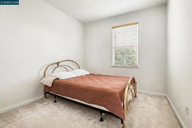 5701 Oakmont Dr, Richmond, CA 94806