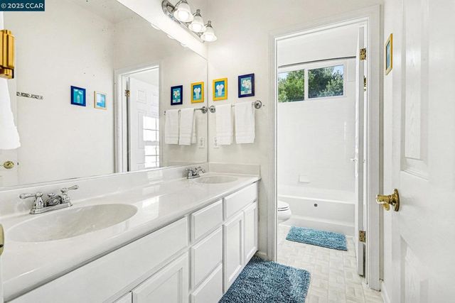 5701 Oakmont Dr, Richmond, CA 94806