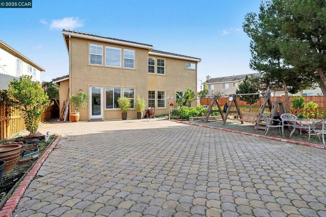 5701 Oakmont Dr, Richmond, CA 94806