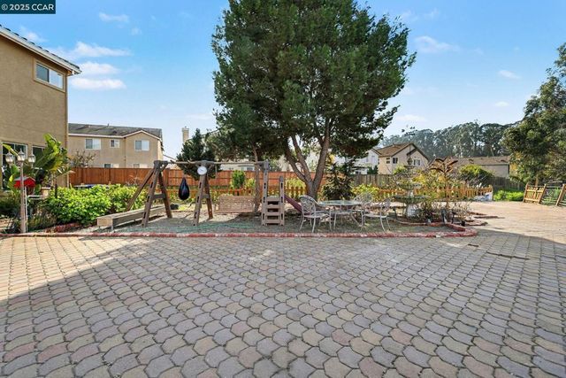 5701 Oakmont Dr, Richmond, CA 94806