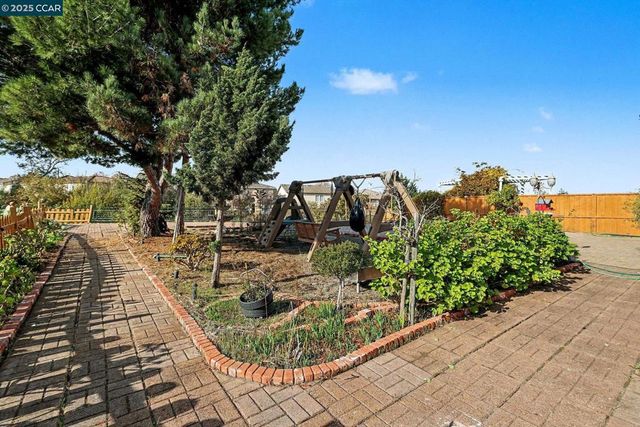 5701 Oakmont Dr, Richmond, CA 94806
