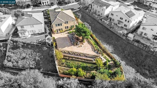 5701 Oakmont Dr, Richmond, CA 94806