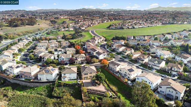 5701 Oakmont Dr, Richmond, CA 94806