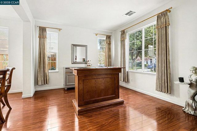 5701 Oakmont Dr, Richmond, CA 94806