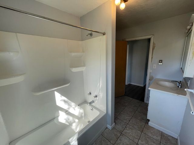 203 State Hwy 39, Miller, MO 65707