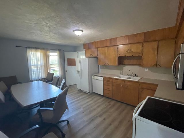 203 State Hwy 39, Miller, MO 65707