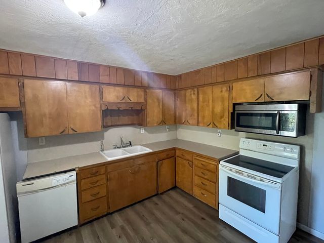 203 State Hwy 39, Miller, MO 65707