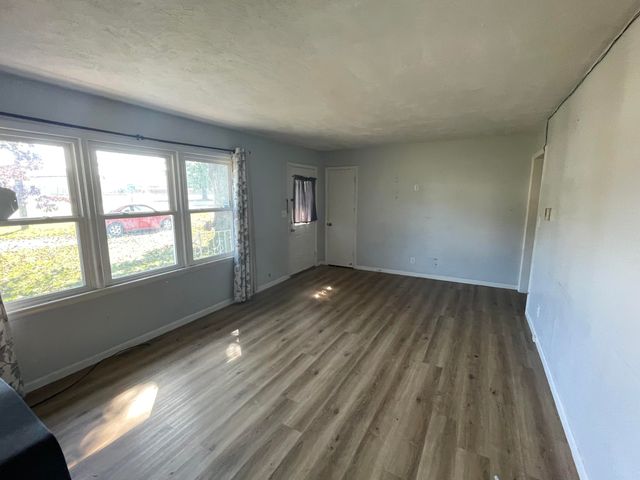 203 State Hwy 39, Miller, MO 65707