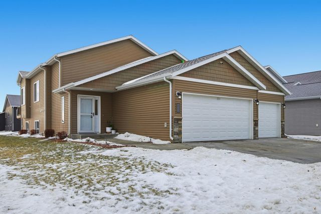 3053 38th Avenue S, Moorhead, MN 56560