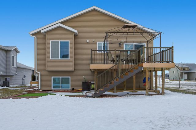3053 38th Avenue S, Moorhead, MN 56560
