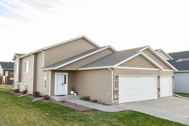 3053 38th Avenue S, Moorhead, MN 56560