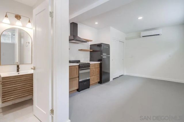 3276 Talbot St, San Diego, CA 92106