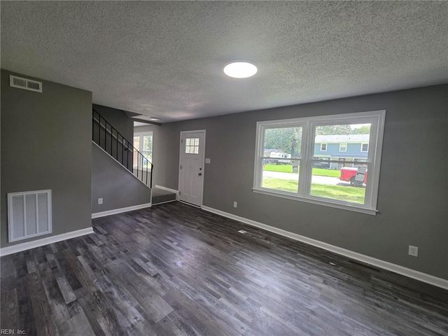 720 Fox Run RD, Virginia Beach, VA 23452