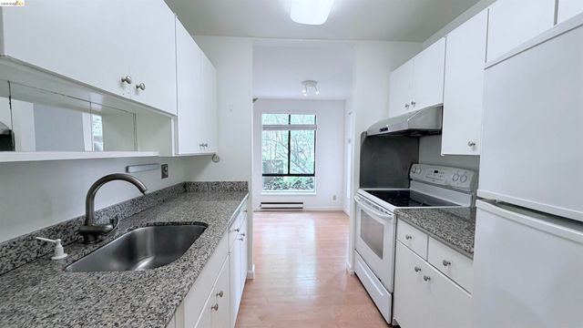 8 Admiral Dr. A232, Emeryville, CA 94608