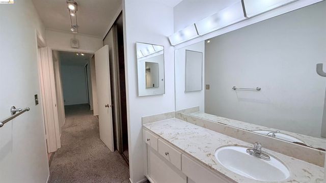 8 Admiral Dr. A232, Emeryville, CA 94608