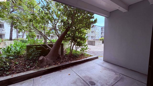 8 Admiral Dr. A232, Emeryville, CA 94608