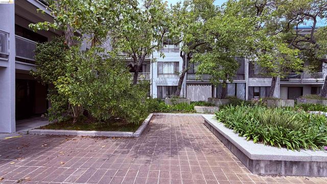 8 Admiral Dr. A232, Emeryville, CA 94608