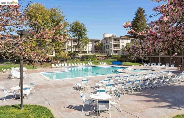 8 Admiral Dr. A232, Emeryville, CA 94608