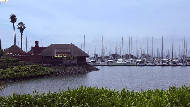8 Admiral Dr. A232, Emeryville, CA 94608