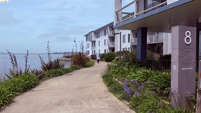 8 Admiral Dr. A232, Emeryville, CA 94608