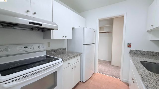 8 Admiral Dr. A232, Emeryville, CA 94608