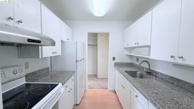 8 Admiral Dr. A232, Emeryville, CA 94608