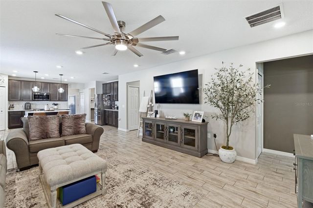 262 E FIESTA KEY LOOP, Deland, FL 32720