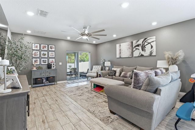 262 E FIESTA KEY LOOP, Deland, FL 32720