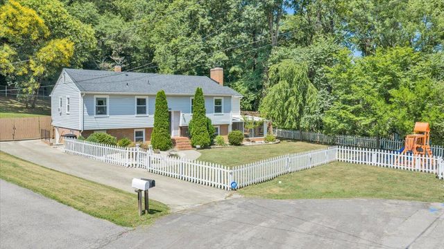 1901 Brookfield DR, Roanoke, VA 24018