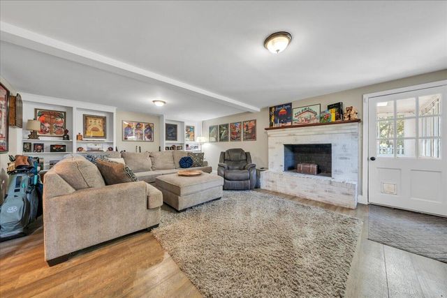 1901 Brookfield DR, Roanoke, VA 24018