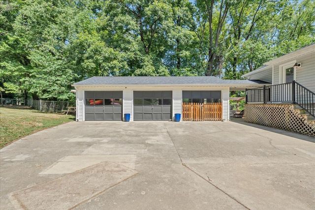 1901 Brookfield DR, Roanoke, VA 24018