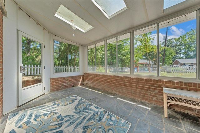 1901 Brookfield DR, Roanoke, VA 24018