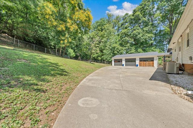 1901 Brookfield DR, Roanoke, VA 24018