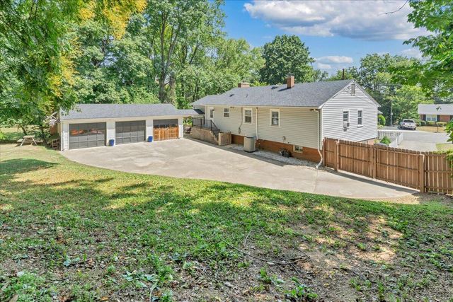 1901 Brookfield DR, Roanoke, VA 24018