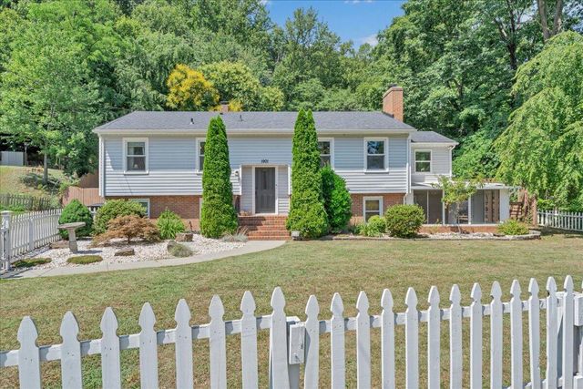 1901 Brookfield DR, Roanoke, VA 24018