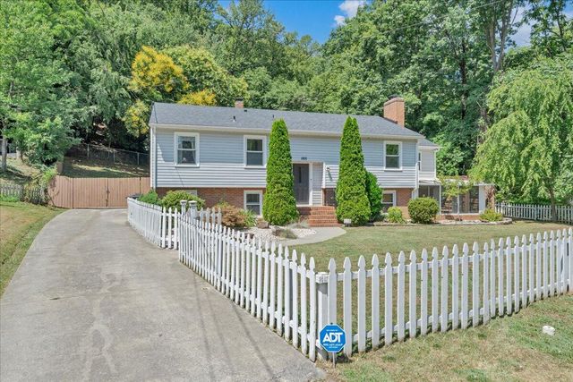 1901 Brookfield DR, Roanoke, VA 24018