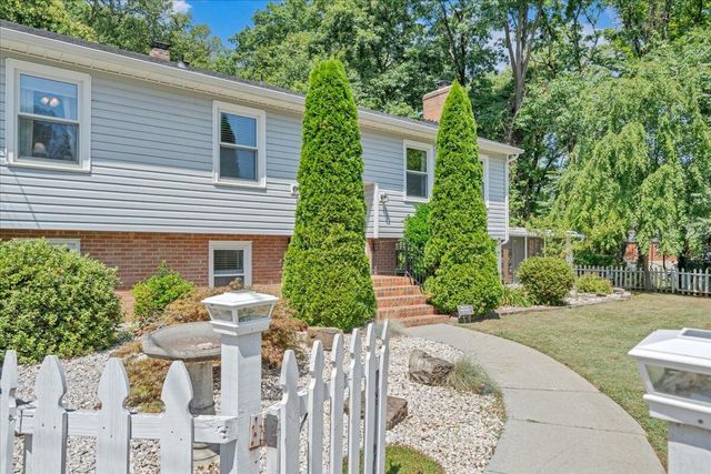 1901 Brookfield DR, Roanoke, VA 24018