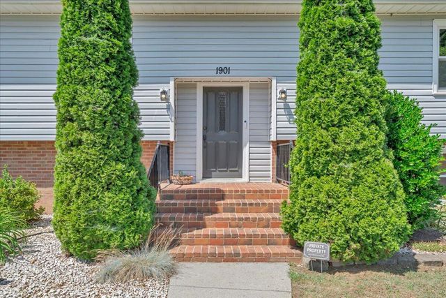 1901 Brookfield DR, Roanoke, VA 24018