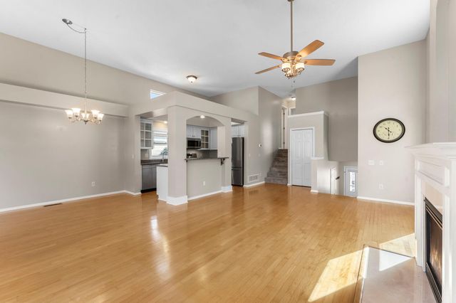 10247 Country Club Curve, Woodbury, MN 55129