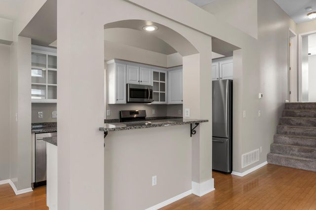 10247 Country Club Curve, Woodbury, MN 55129