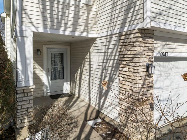 10247 Country Club Curve, Woodbury, MN 55129