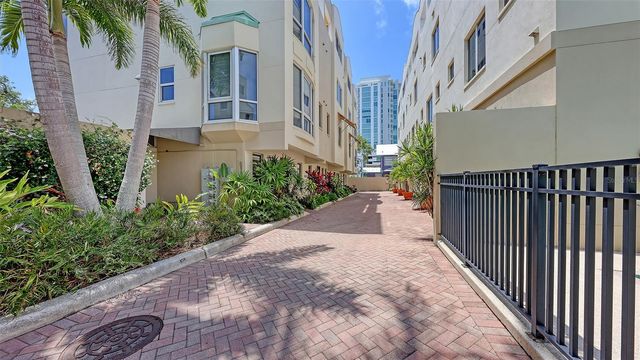 235 COCOANUT AVENUE 128E, Sarasota, FL 34236