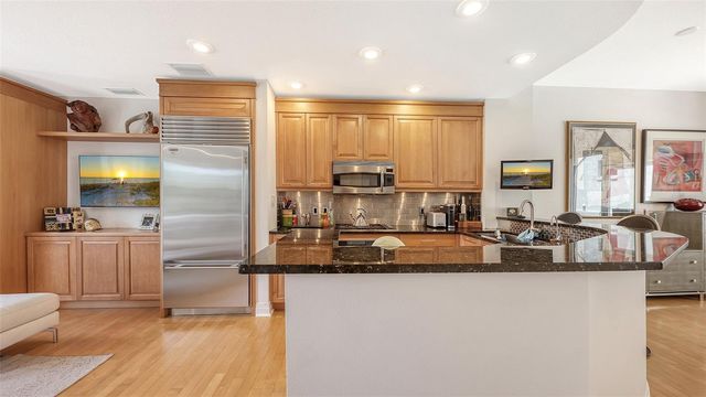235 COCOANUT AVENUE 128E, Sarasota, FL 34236